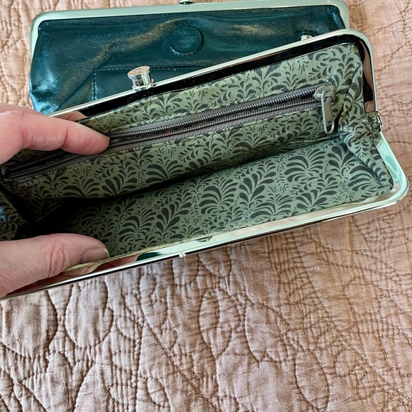 Elegant HOBO Black Clutch Wallet - Picture 3 of 5